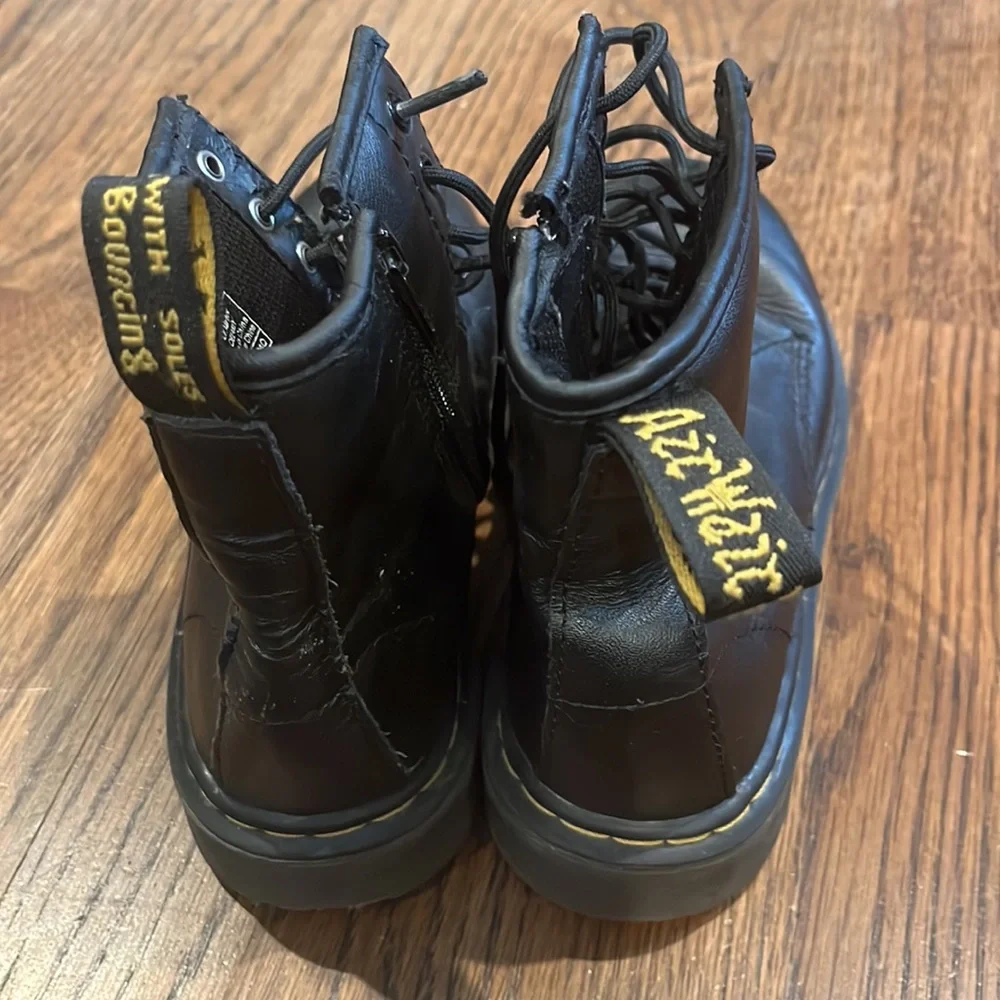 Dr. Marten’s  air Wair black boots kid size 2